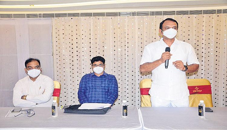 ప్రజల ప్రాణాలతో చెలగాటం ఆడొద్దు