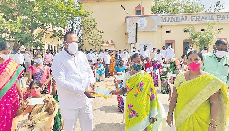 సంక్షేమం, అభివృద్ధి దేశానికే ఆదర్శం