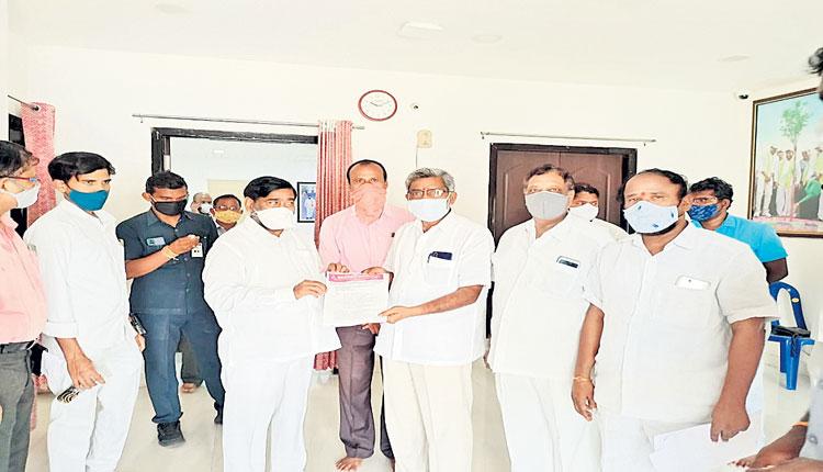 రజకులకు ప్రత్యేక కేటగిరీ కింద విద్యుత్‌ అందించాలి