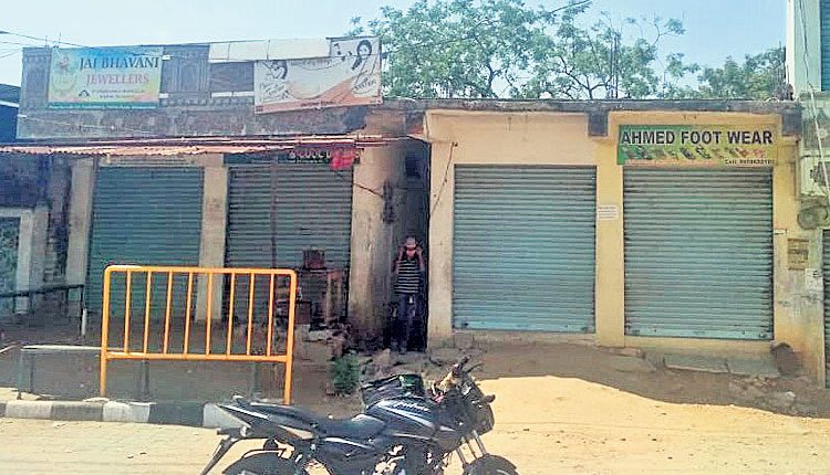 ఊరూరా స్వచ్ఛంద లాక్
