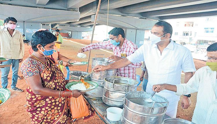 అన్నార్తుల ఆకలి తీరుస్తున్న ‘అన్నపూర్ణ’