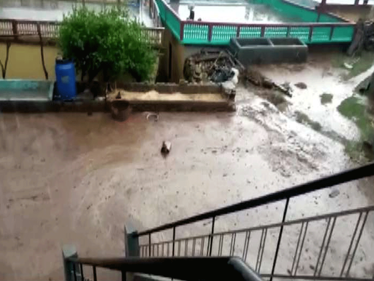 ఉత్త‌రాఖండ్‌లో భారీ వ‌ర్షం.. బుర‌ద‌లో కూరుకుపోయిన‌ ఇండ్లు