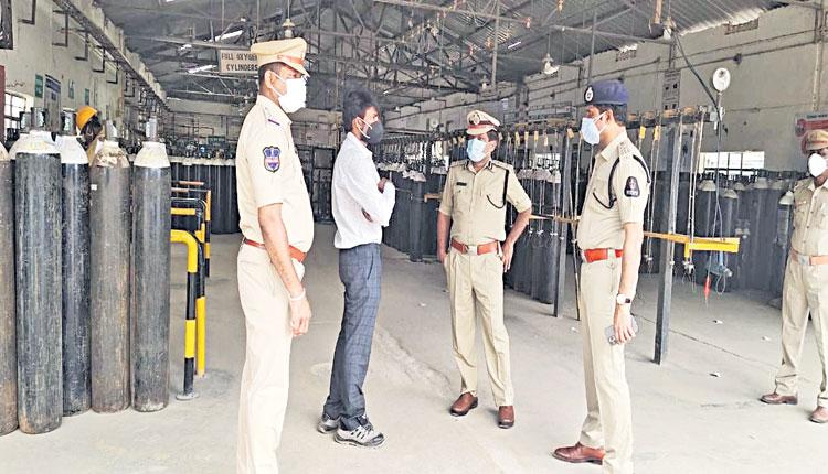 ఉత్పత్తి చేస్తూ.. ఊపిరిపోస్తూ