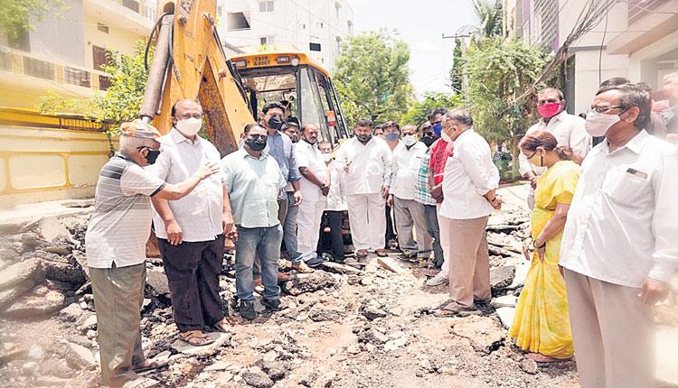 అభివృద్ధి పనులు వేగవంతం