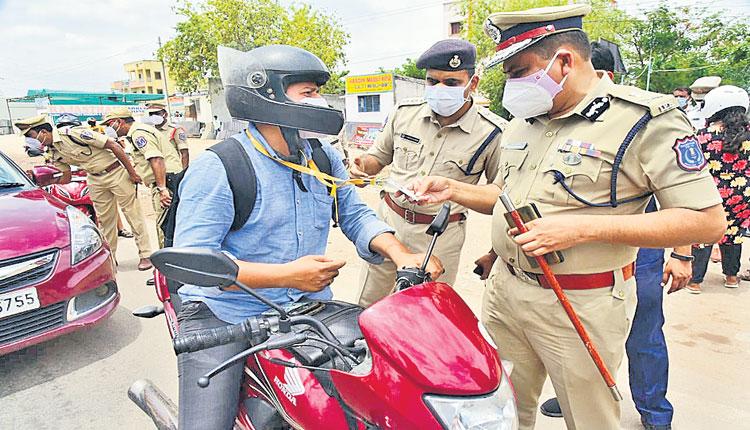 కారణం లేకుండా బయటకు రావొద్దు..