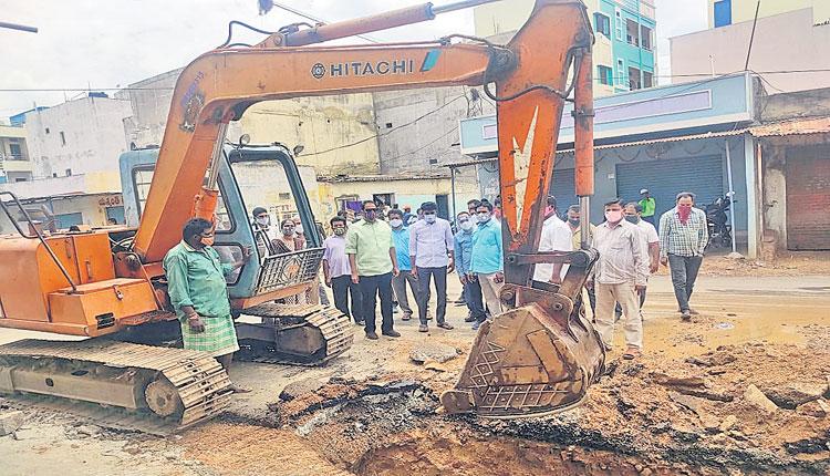 పెండింగ్‌ పనుల పూర్తికి చర్యలు