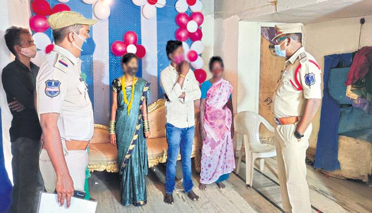 బాల్య వివాహాన్ని అడ్డుకున్న పోలీసులు