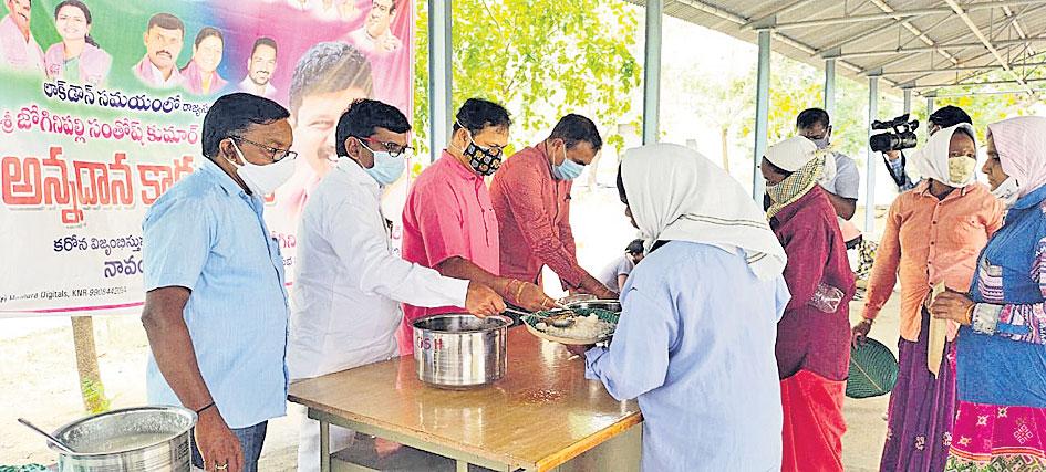 అన్నార్తుల ఆకలి తీరుస్తున్నరు