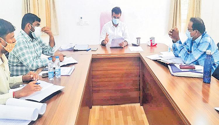 అధికారులు అలసత్వం వీడాలి