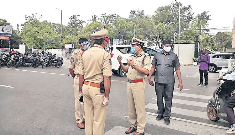 నగరంలో డీజీపీ పర్యటన