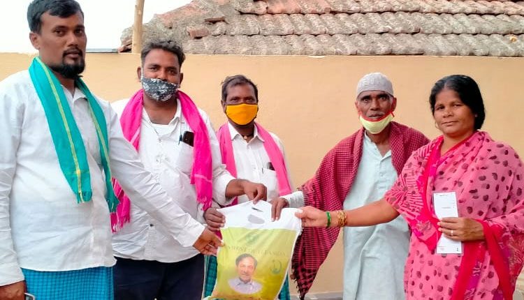 ముస్లిములకు రంజాన్‌ తోఫాల అందజేత