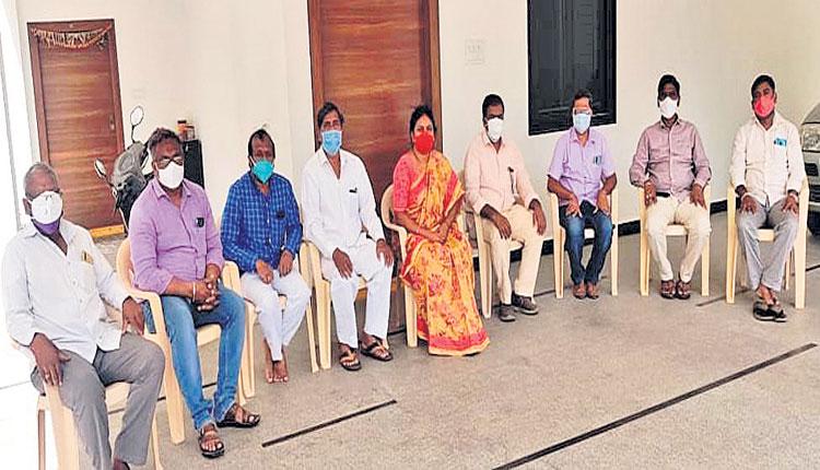 నిరాధార ఆరోపణలు చేస్తున్నారు