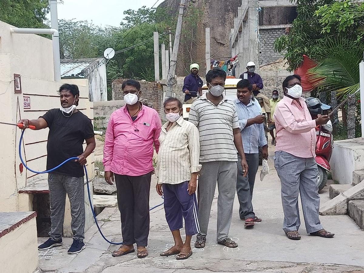 కరోనా కట్టడిలో కార్పొరేటర్లు..