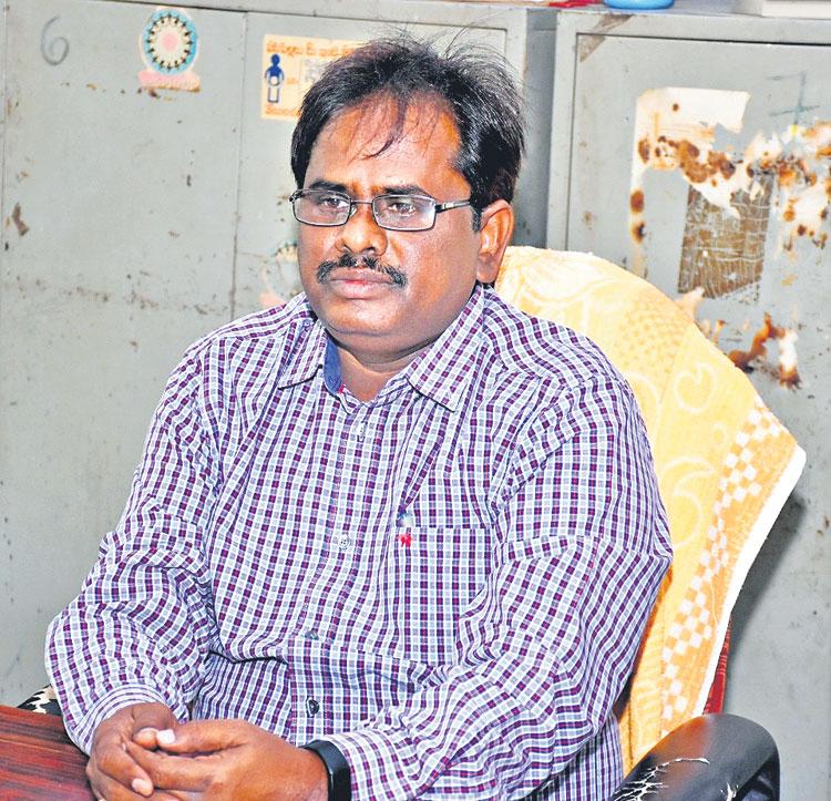 కరోనాతో సిరిసిల్ల అదనపు కలెక్టర్‌ కన్నుమూత
