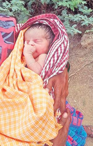 బిడ్డకు జన్మనిచ్చి.. కరోనాకు తలొంచి