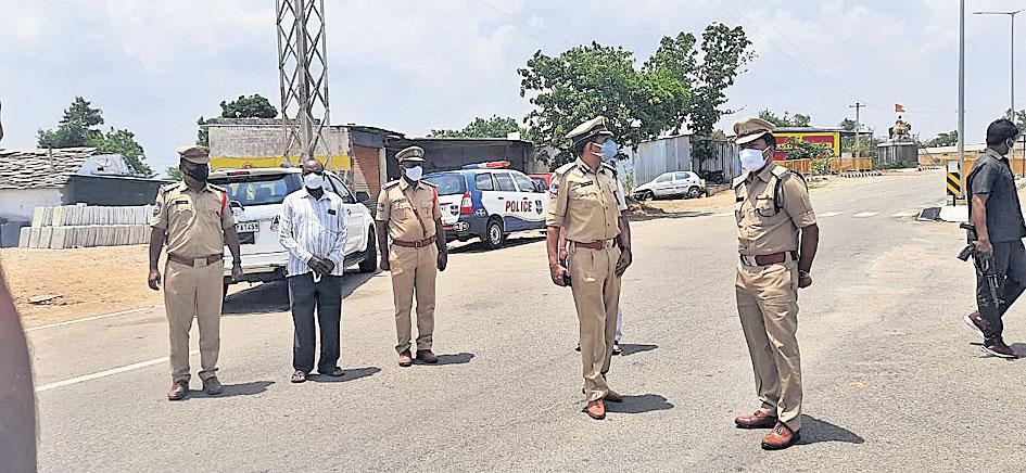 లాక్డౌన్కు సహకరించాలి