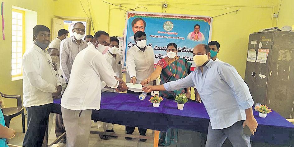 పేదల పెండ్లిండ్లకు సర్కార్‌ చేయూత