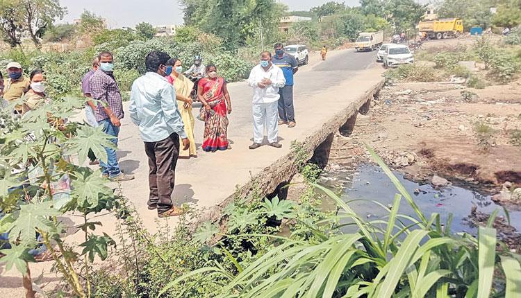 నాలా పూడికతీత పనులు చేపడుతాం