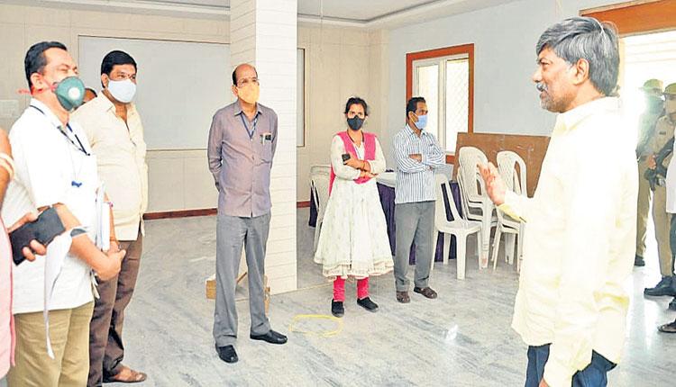 వ్యాక్సిన్‌ కోసం వచ్చేవారికి సౌకర్యాలు కల్పించాలి