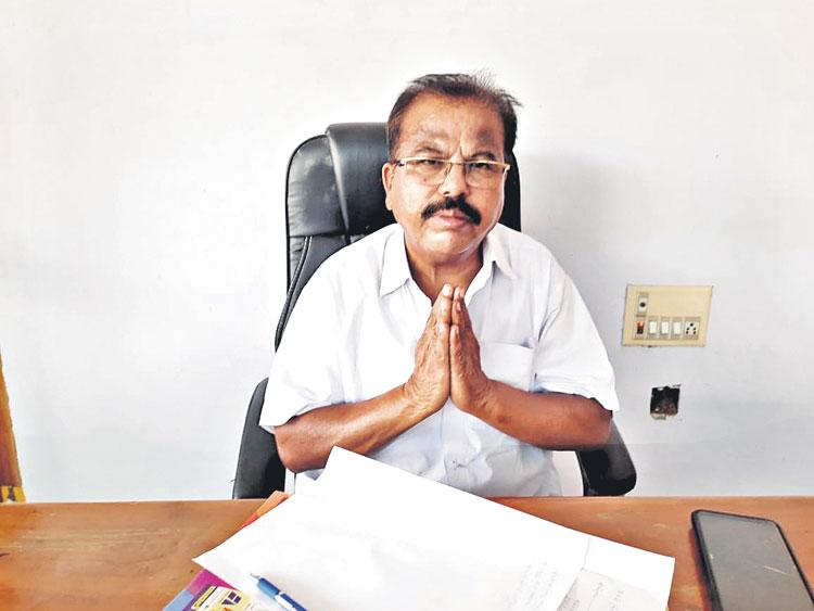 రాములోరి భూమిని మింగిన వ్యక్తిని చేర్చుకుంటారా?