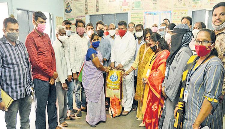 స్వచ్ఛంద సేవలు అభినందనీయం