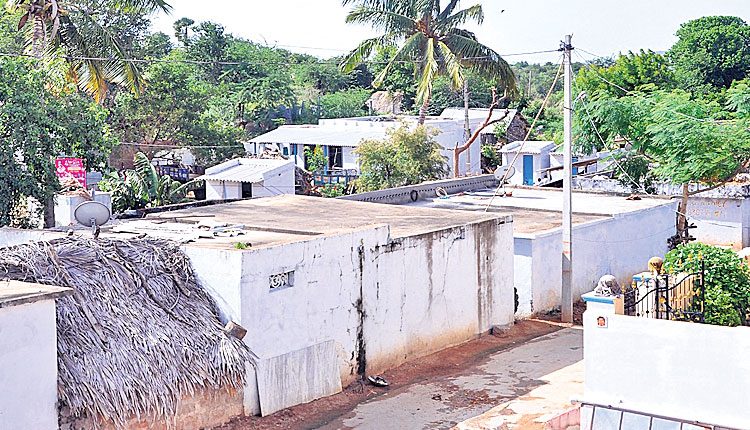 క‌రోనా ద‌రిచేర‌ని తండాలు