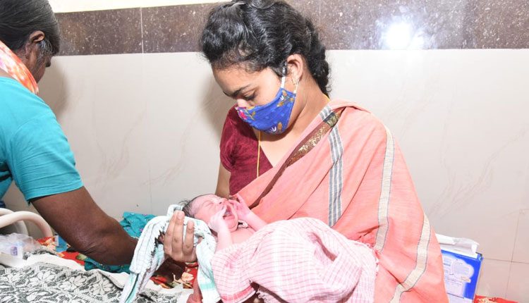 కరోనా కాలపు హీరో.. అమ్మ