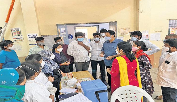 ప్రతి ఒక్కరూ వ్యాక్సిన్‌ వేసుకోవాలి