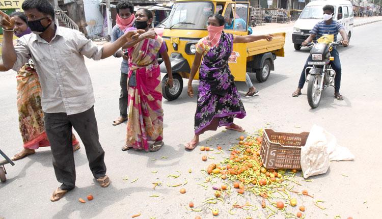 లాఠీలెత్తి కాఠిన్యం