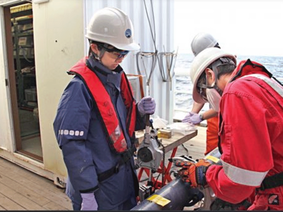 స‌ముద్రంలో అరుదైన ఖ‌నిజాల‌ను క‌నుగొన్న జపాన్‌