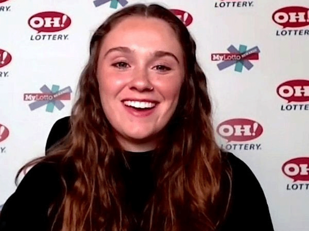 వ్యాక్సిన్ వేసుకుంది.. లాట‌రీ కొట్టేసింది..