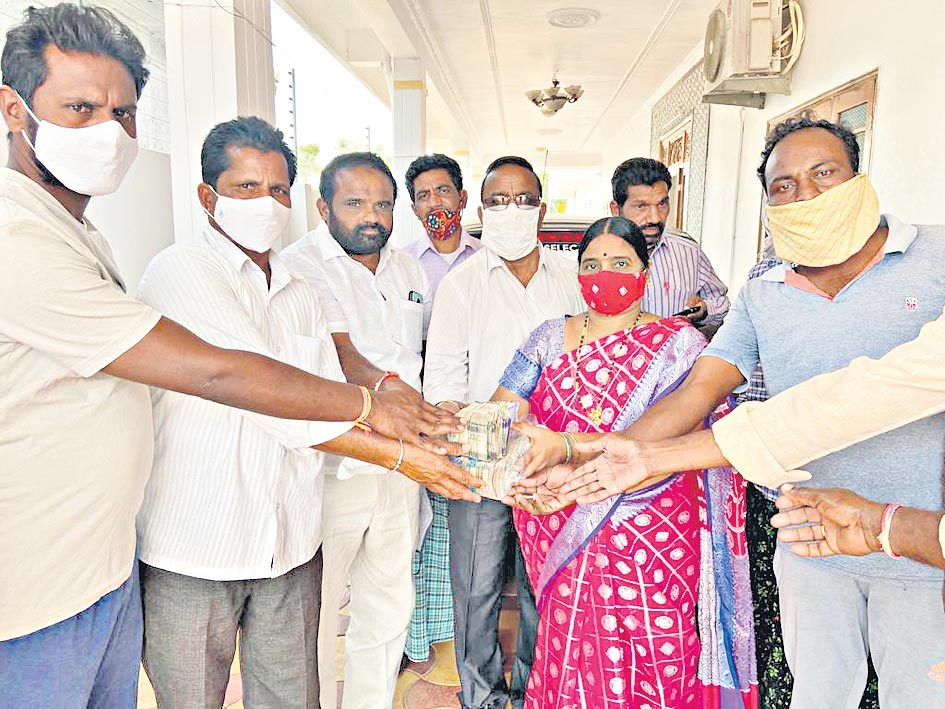 డబుల్‌ బెడ్రూం ఇండ్లకు భూవిరాళం