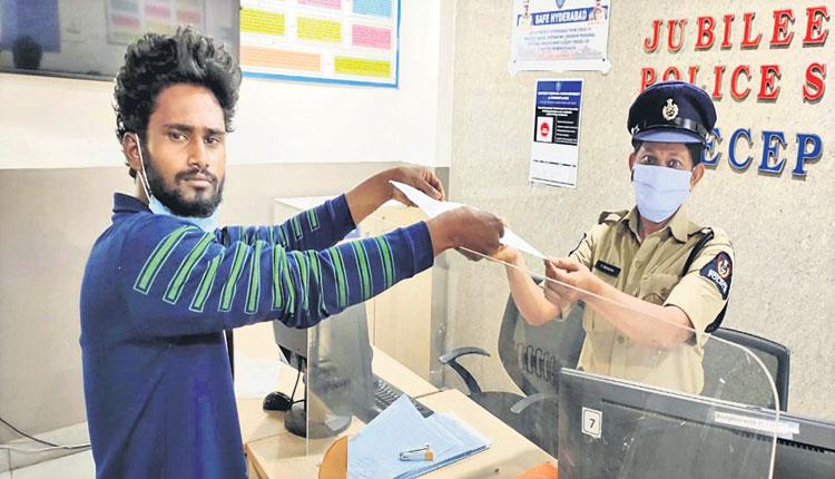 ఫ్రాంక్‌ వీడియోలో నటించడంతో నరకం చూస్తున్నా..