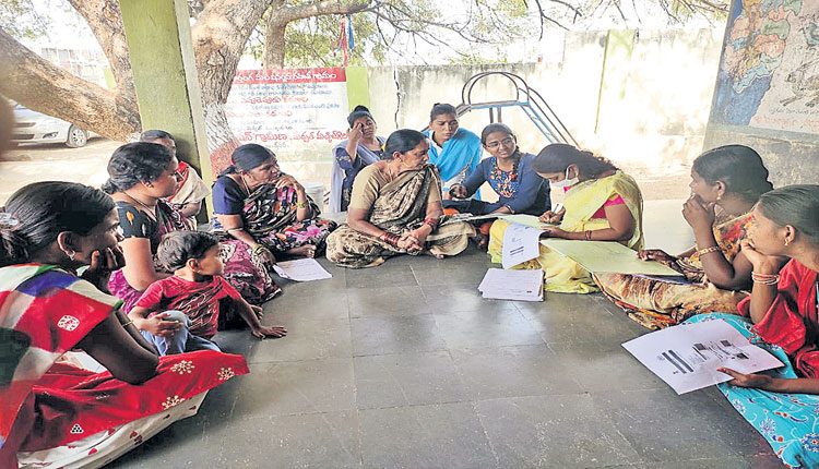 డ్వాక్రా సంఘాలకు ప్రభుత్వం పెద్దపీట