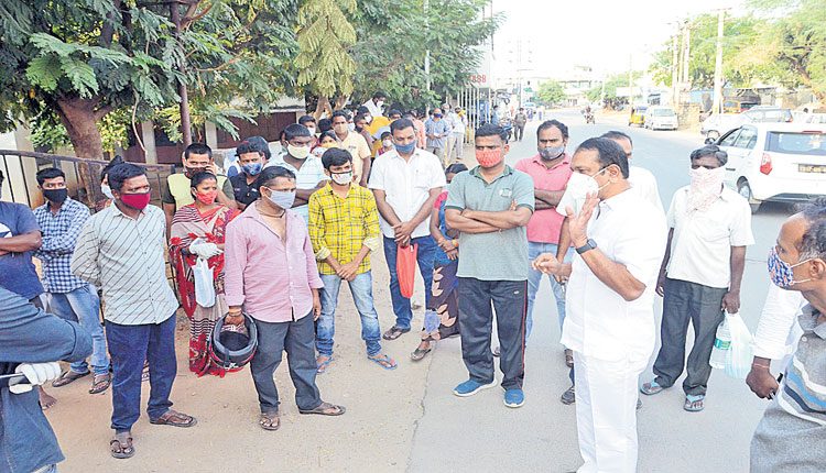 ప్రతిఒక్కరూ టీకా వేసుకునేలా చర్యలు