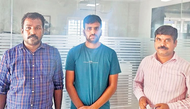 బ్లాక్‌లో రెమిడెసివిర్‌ ఇంజక్షన్లు