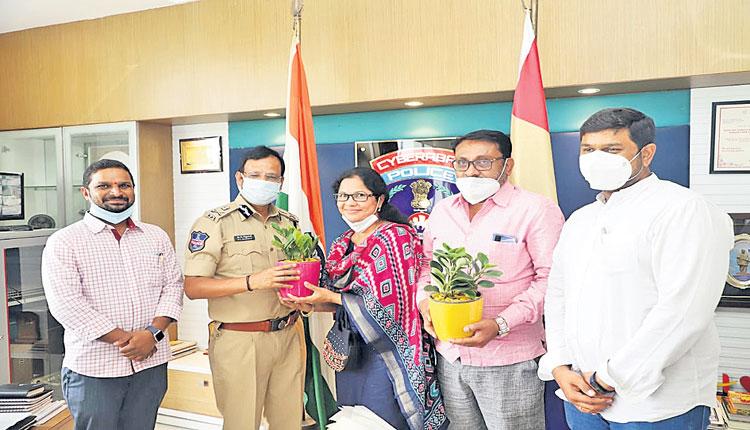 వైద్యుల సేవలు అభినందనీయం