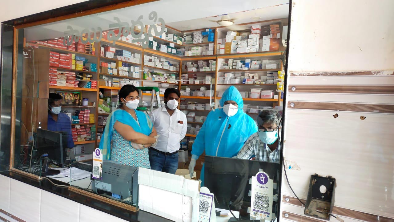 సాయిమల్టీ స్పెషాలిటీ దవాఖాన తనిఖీ..