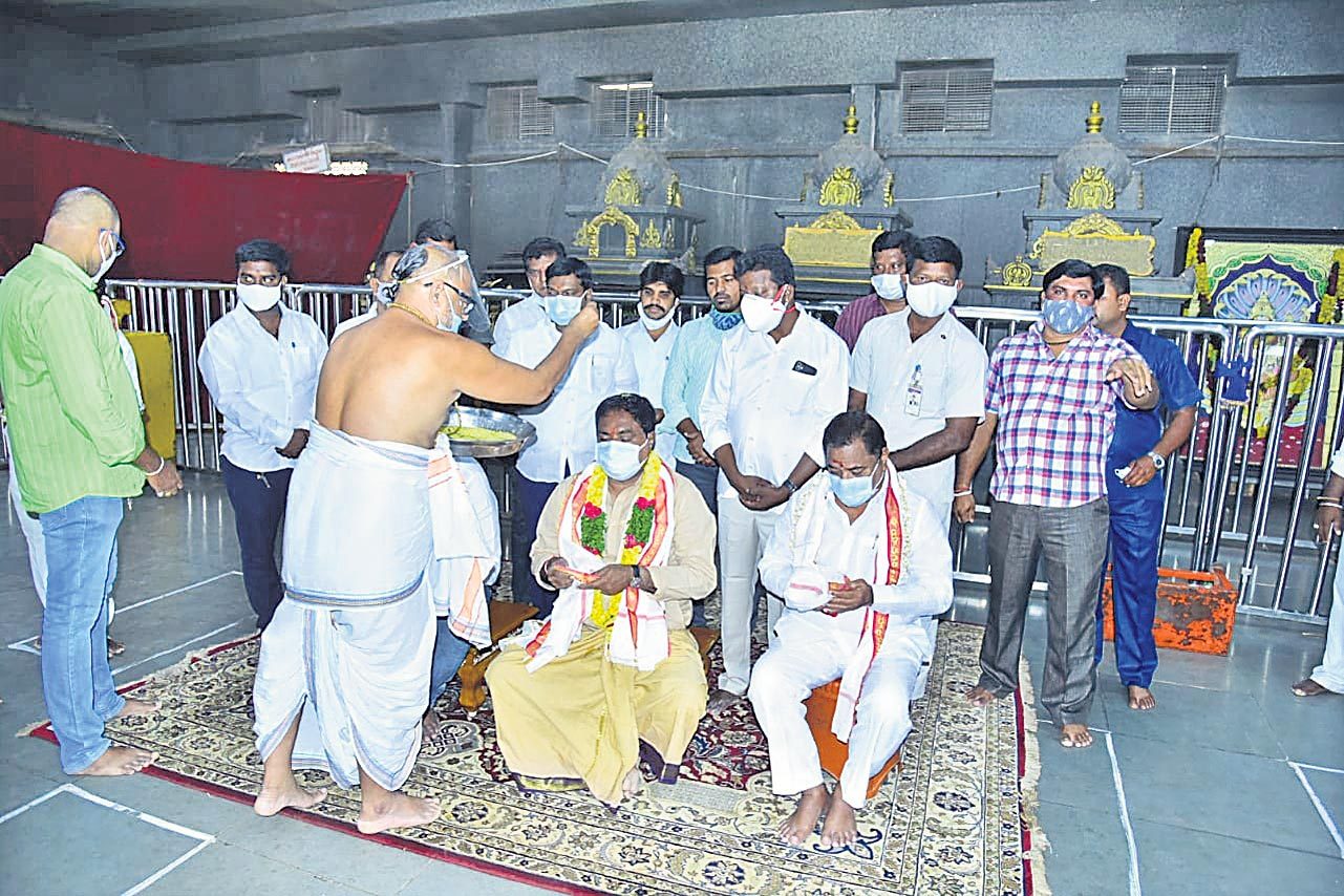 సీఎం కేసీఆర్‌కు సంపూర్ణంగా కోలుకోవాలి