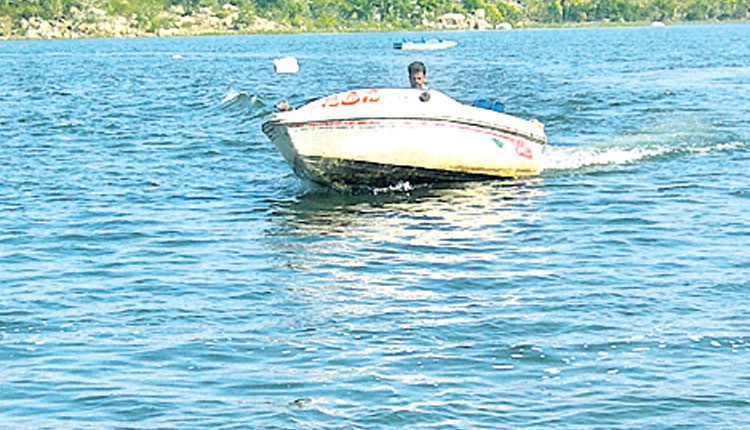 లాహిరి లాహిరి లాహిరిలో..