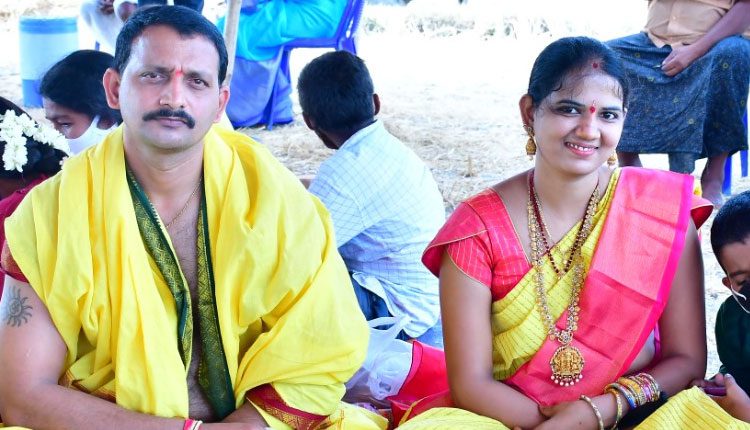 రోడ్డు ప్రమాదంలో ఇన్‌స్పెక్టర్‌ దంపతుల దుర్మరణం