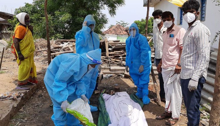 అన్నీ తామై అంతిమ సంస్కారాలు