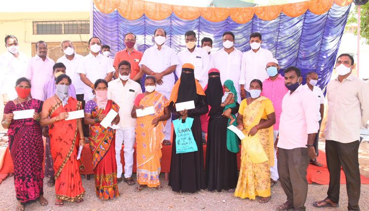 ఆడపడుచులకు సర్కారు అండ