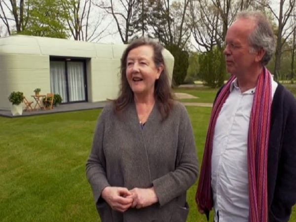 తొలి త్రీడీ ప్రింటెడ్ ఇంటిలో అడుగుపెట్టిన జంట‌