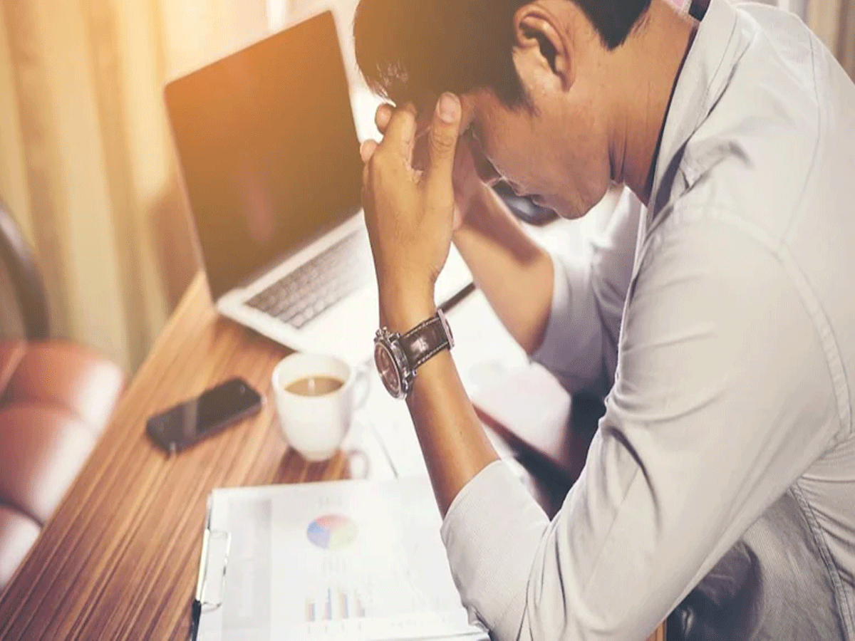 క‌రెనా ఎఫెక్ట్ : విదేశాల్లో పెరిగిన‌ భారతీయ విద్యార్థుల‌ ఇబ్బందులు