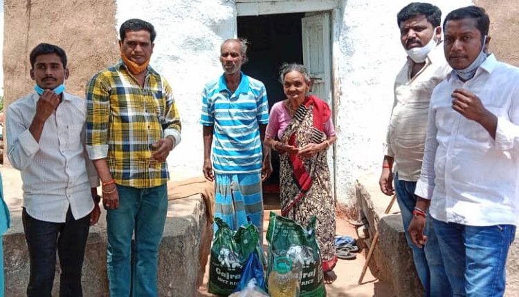 పేద ముస్లింలకు సరుకుల పంపిణీ