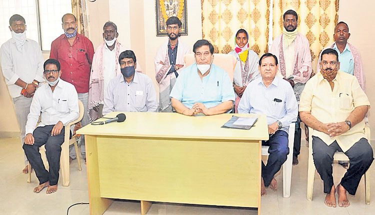 హృదయం గలవారే సాయం చేస్తారు