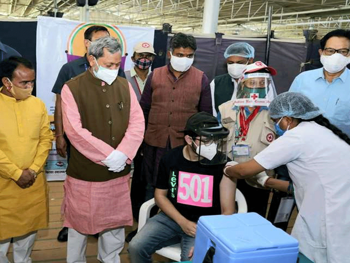 18 ఏండ్ల పైబ‌డిన వారికి టీకాలు.. ప్ర‌చారాన్ని ప్రారంభించిన తీర‌త్ సింగ్‌