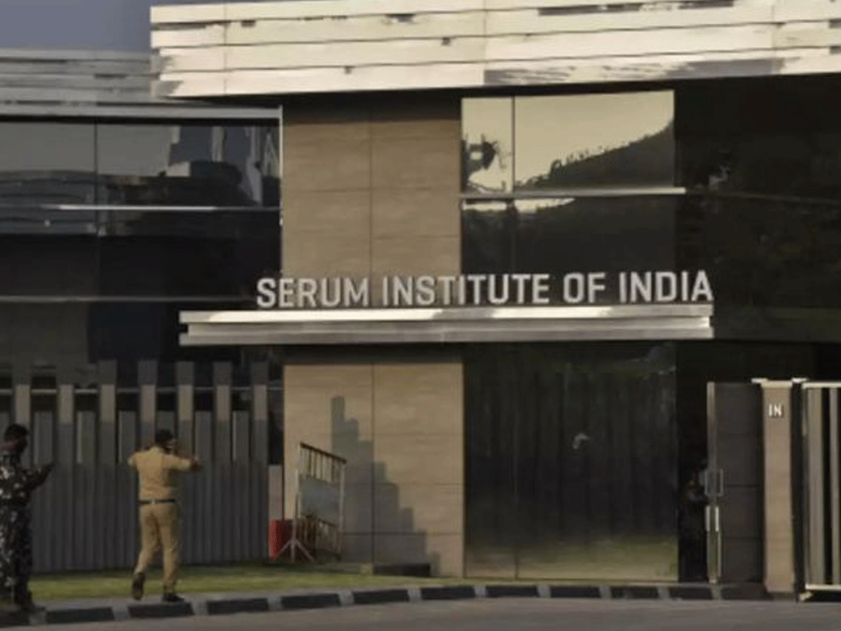 భార‌త్ బ‌య‌ట కోవిషీల్డ్ ఉత్ప‌త్తికి సీరం సంస్థ యోచ‌న‌