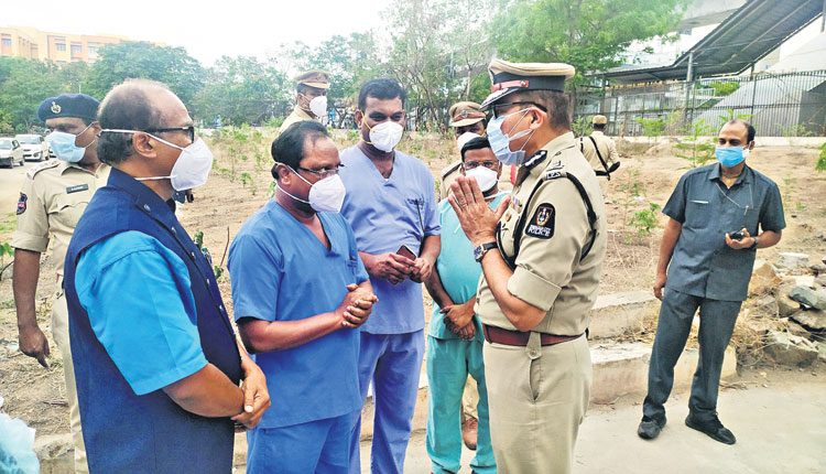 గాంధీలో కోవిడ్‌ సహాయక కేంద్రం